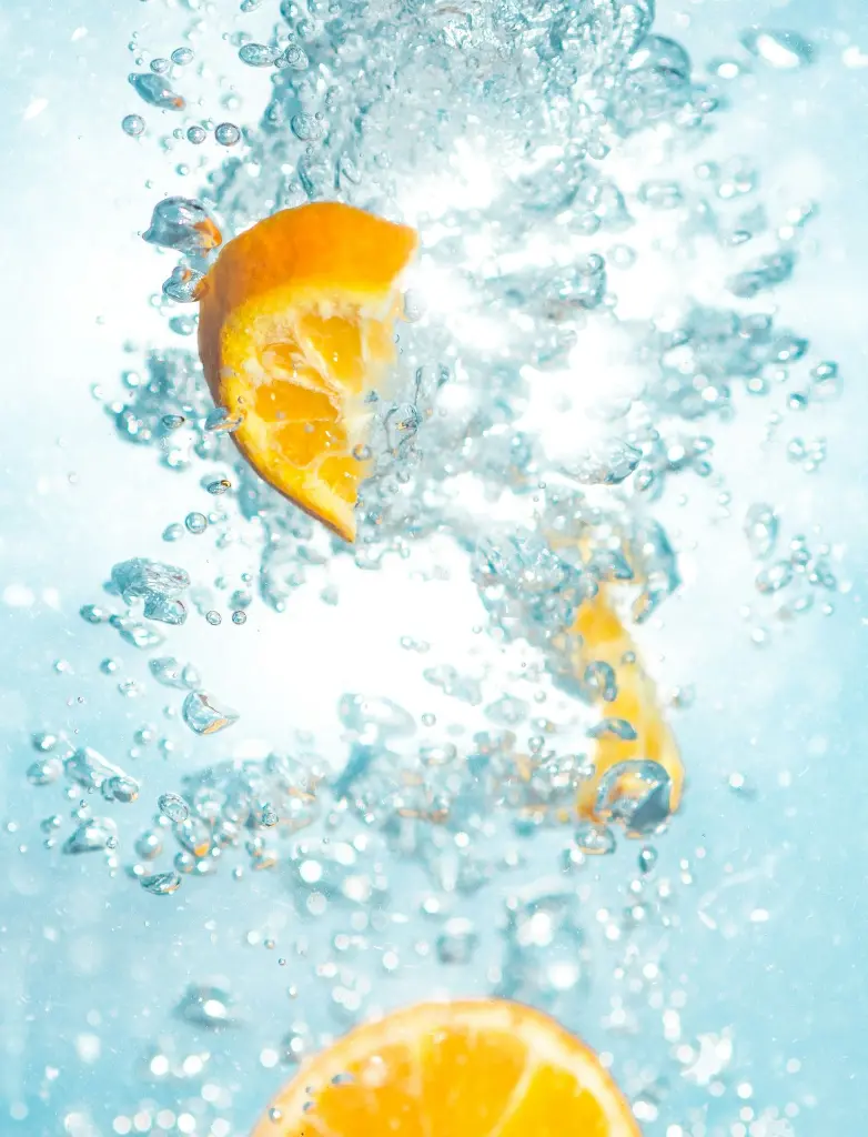 unsplash_qpN5MLx1uwk_orange drink.webp